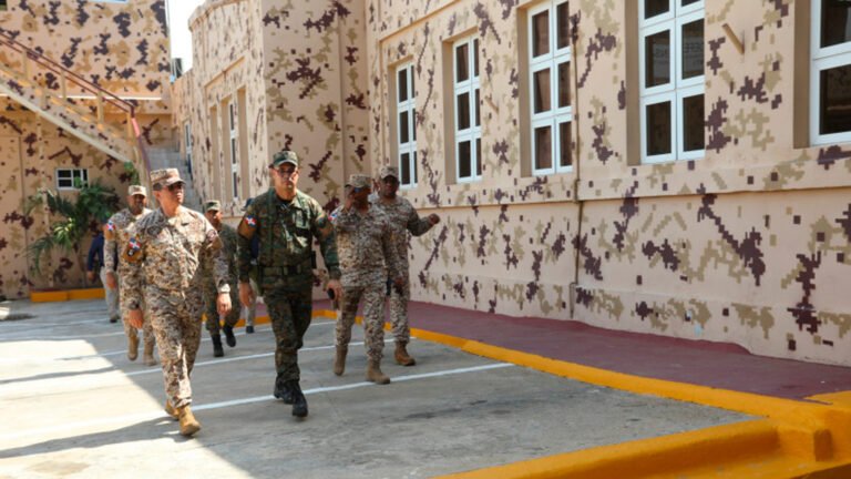 Los nuevos directores del Cesfront y de Inteligencia del Estado Mayor Conjunto recorrieron bases militares y supervisaron las tropas desplegadas en la frontera con Haití.