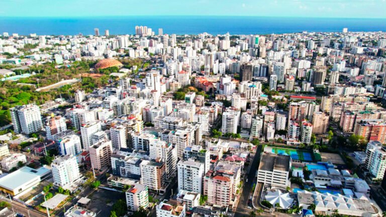 La Cepal proyecta que la economía dominicana crecerá 4 % en 2026 y 4.4 % en 2027, por encima del promedio previsto para América Latina y el Caribe.