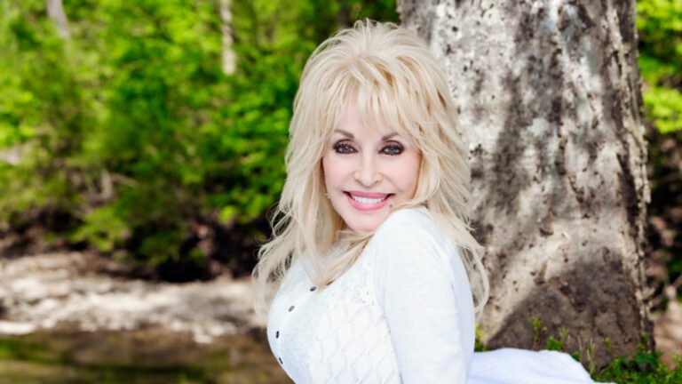 Dolly Parton falleció el 25 de agosto de 2026 a los 80 años, después de una breve batalla contra el cáncer.