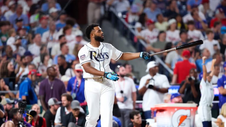 Junior Caminero y Cristopher Sánchez aparecen entre los dominicanos mejor posicionados en las proyecciones para integrar el Primer Equipo Todo MLB 2026.