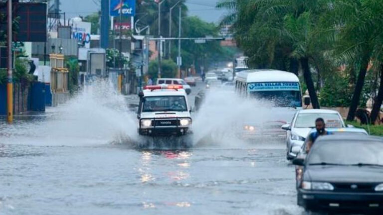 Una vaguada y una onda tropical favorecerán aguaceros, tormentas eléctricas y ráfagas de viento este lunes en varias provincias del país.