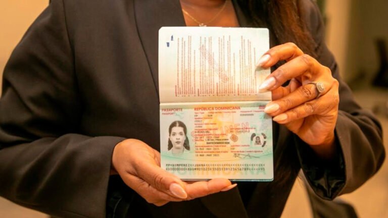 El nuevo pasaporte electrónico dominicano permite utilizar los sistemas automatizados de control migratorio habilitados en los aeropuertos Las Américas y del Cibao.