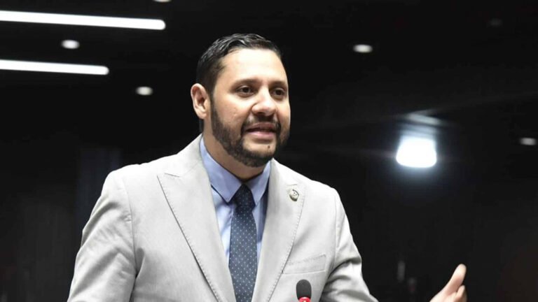 El diputado José Manuel Caraballo Gómez es el proponente del proyecto de Ley Nacional de Becas, aprobado en primera lectura por la Cámara de Diputados.