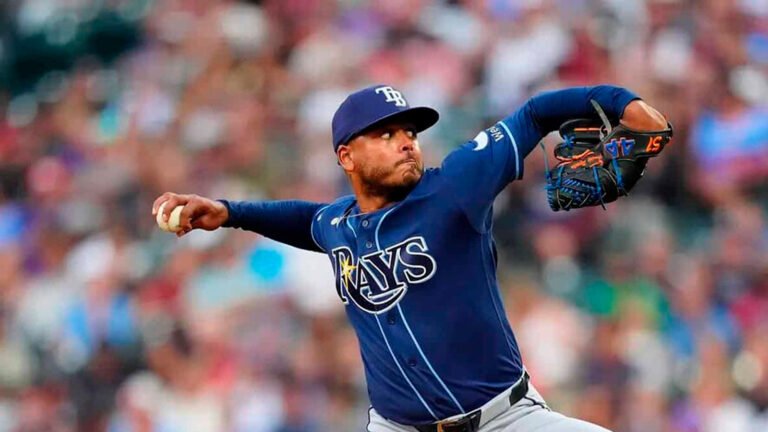 Freddy Peralta lanzó seis entradas en blanco y permitió solo dos hits para conseguir su primera victoria con los Rays de Tampa Bay.