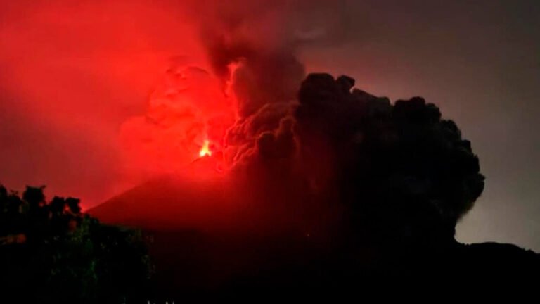 El volcán de Fuego permanece bajo vigilancia de las autoridades guatemaltecas tras una nueva fase eruptiva registrada durante los primeros días de agosto.