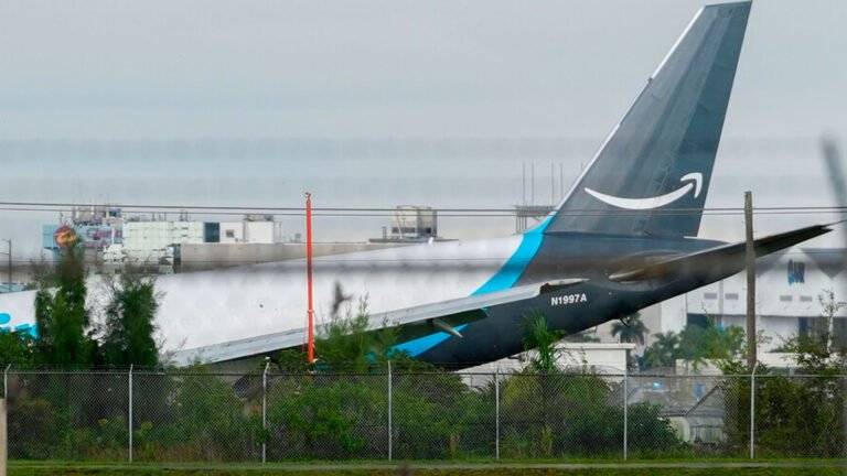 Un Boeing 767-300 operado por 21 Air se salió de la pista tras aterrizar en el Aeropuerto Internacional de Miami, dejando al menos cinco muertos y cinco heridos.