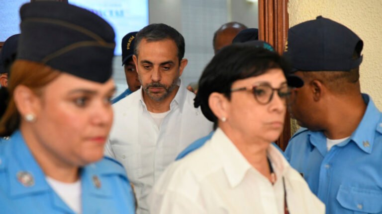 La defensa de Antonio y Maribel Espaillat aseguró que sus representados no se han acogido a ningún procedimiento de quiebra o reestructuración y aclaró que la apelación pendiente mantiene la garantía de RD$500 millones.