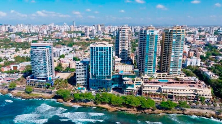 El Banco Central destaca que República Dominicana ha incrementado su capacidad para atraer inversión extranjera y generar divisas pese a un escenario internacional de mayor incertidumbre.