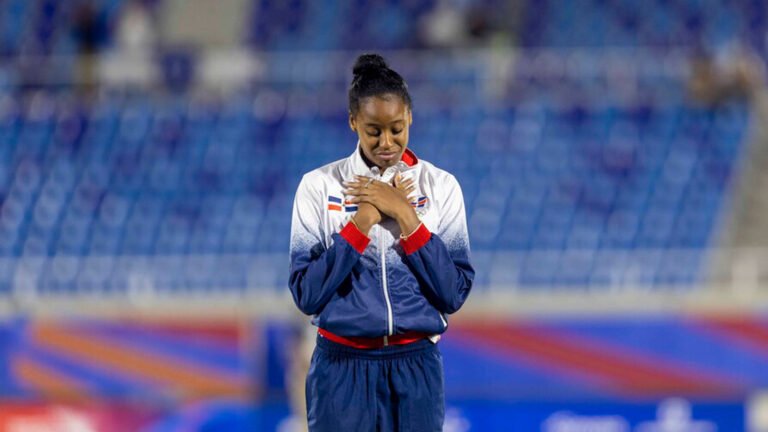 Evelina Minaya mantiene como próximo gran objetivo los Juegos Panamericanos de Lima 2027 mientras se recupera de molestias físicas y acompaña a su madre durante un delicado proceso de salud.