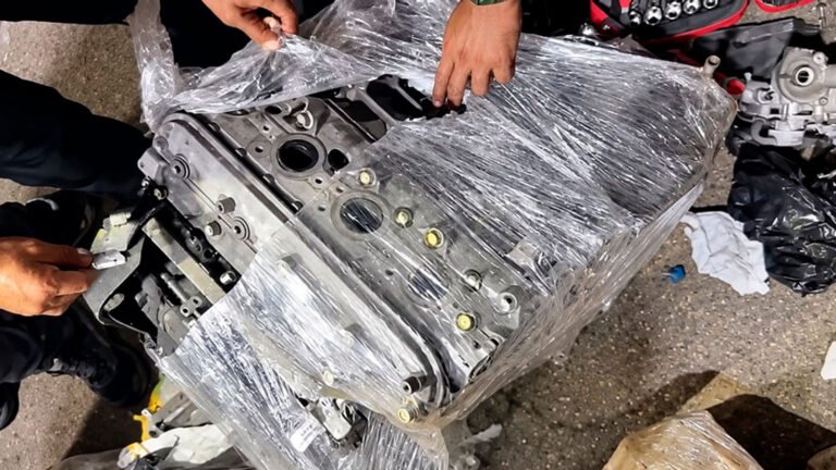 Las 74,100 municiones fueron encontradas ocultas dentro de ocho motores de camión durante una inspección realizada por Aduanas en Haina Oriental.