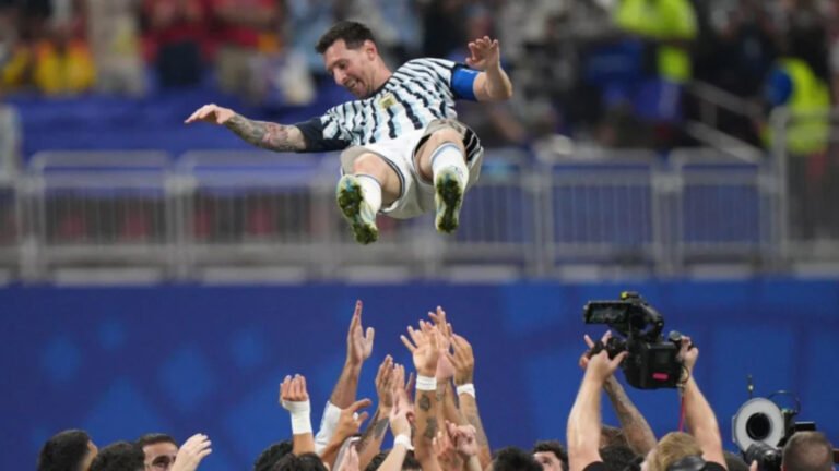 El retiro de Lionel Messi de la selección argentina abre una nueva etapa para la Albiceleste después de 21 años con el delantero como uno de sus principales referentes.