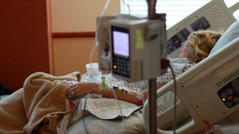 El mieloma múltiple es un cáncer que se origina en las células plasmáticas de la médula ósea y cuyo tratamiento puede requerir terapias de alto costo.