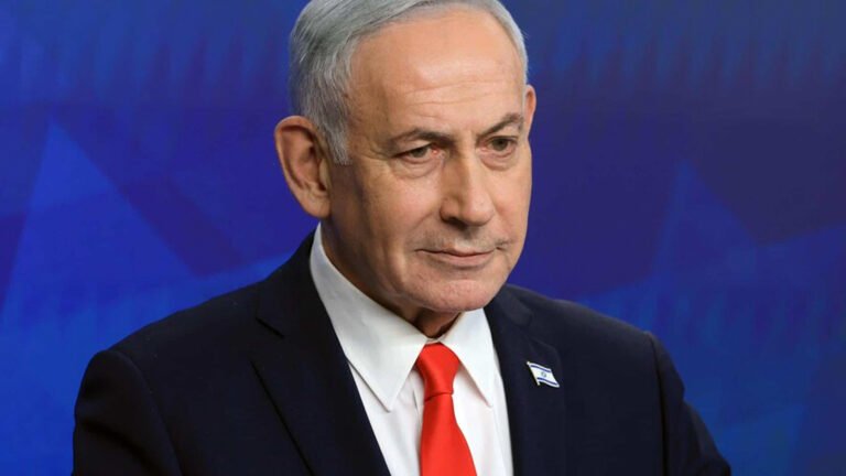 Netanyahu advierte sobre posibles ataques antes de las elecciones y Lapid pide evitar el alarmismo El primer ministro Benjamin Netanyahu afirmó que existen indicios de posibles ataques contra Israel antes de las elecciones del 27 de octubre, mientras Yair Lapid pidió manejar las alertas de seguridad sin generar pánico entre la población.