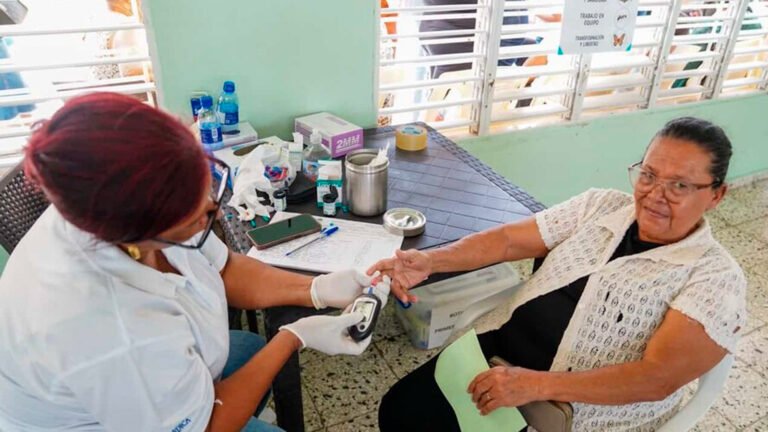 Más de 600 personas fueron beneficiadas con servicios médicos y asistencia social durante una jornada realizada en Higüey.