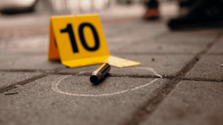 La Policía Nacional investiga las circunstancias del tiroteo ocurrido en Los Coquitos, Boca Chica, que dejó dos muertos y cinco heridos.