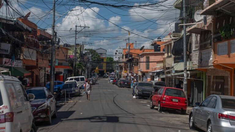Villas Agrícolas fue el primer sector intervenido por el Programa de Intervención Integral por la Seguridad Ciudadana, que combina patrullaje, iluminación, prevención y trabajo comunitario.