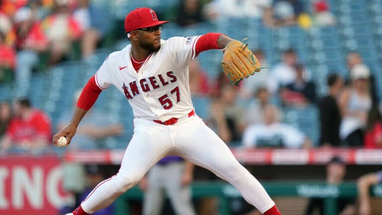 Walbert Ureña lanzó siete entradas de una carrera y retiró a 11 bateadores consecutivos en la victoria 10-1 de los Angels sobre los Yankees.